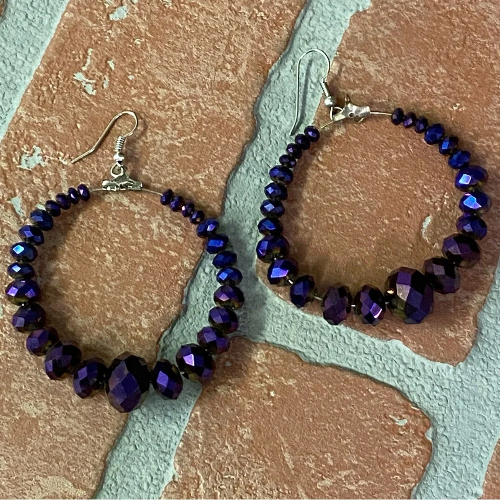 Women’s Fashion multi-faceted Purple Beaded Necklace & Earrings Set. - Picture 5 of 9